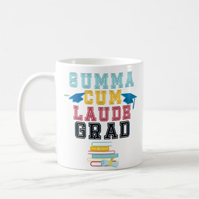 Summa orgulhoso com a caneca de café da faculdade (Esquerda)