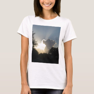 Sun Burst Através da Camiseta das Nuvens