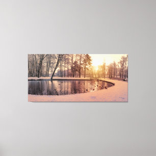 Sunset sobre parque com canvas de lago gelado pequ