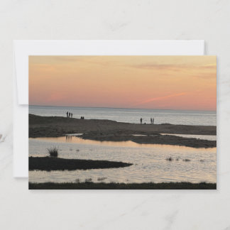 Sur la plage au coucher du soleil