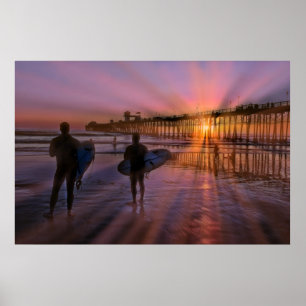 Surfistas no poster do por do sol