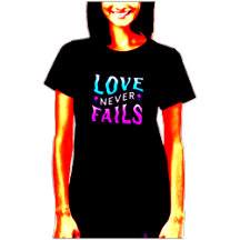 Love never fails T-Shirt