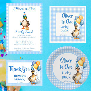 Convites Um modelo de aniversário de gingham azul-pato sort