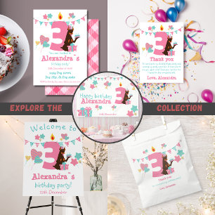 Convites Cachorro bonito com bolo próximo ao número três An