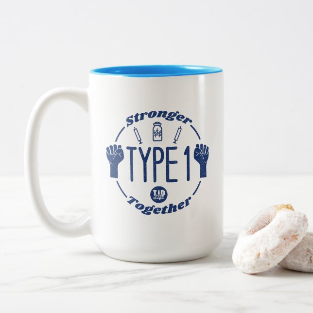 T1 Mais Forte Junto De Uma Xícara De Café De Dois  (Com Donut)