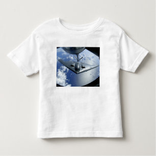 T-shirt A B-2 Espírito entra em posição de reabastecimento
