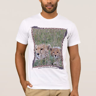 T-shirt A chita & Cub na grama com chita atam o quadro