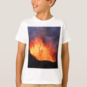 T-shirt A fonte da lava quente entra em erupção do vulc