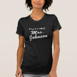 T-shirt A futura Sra. T Shirt para a noiva | Partido Brida<br><div class="desc">A futura Sra. T Shirt para a noiva | Design de festa de noiva. O humor de casamento para logo ser mulher casada. Bela ideia de casamento, aniversário, festa de solteira ou presente de lua de mel para noiva. Citação de casamento engraçada, personalizável. O humor recém-casado. Crie um para o...</div>