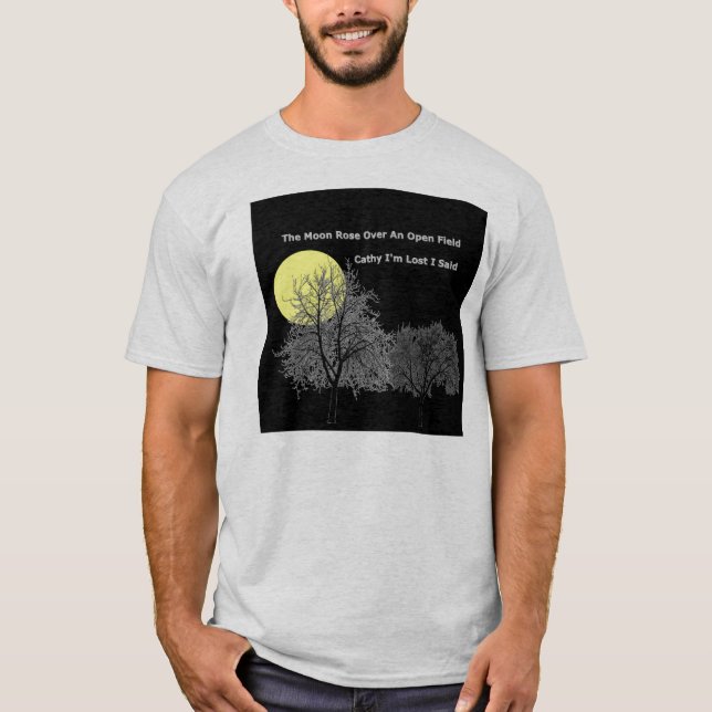 T-shirt A lua aumentou sobre um campo aberto (Frente)