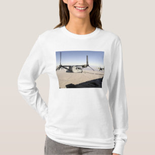 T-shirt A MV-22 Osprey reabastece voo médio