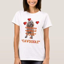 T-shirt a soletração alternativa do AMOR é CAVOODLE