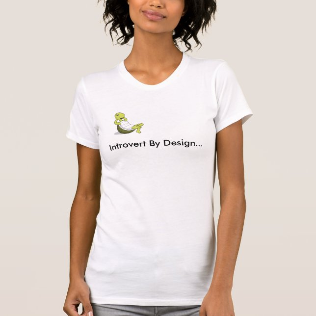 T-shirt A tartaruga, Introvert pelo design… (Frente)