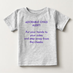 T-shirt adorável da criança