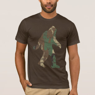 T-shirt afligido de Camo Sasquatch