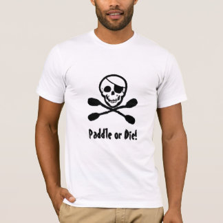 T-shirt alegre de Roger do pirata do caiaque