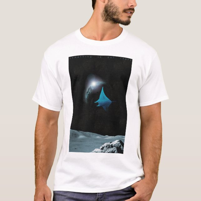 T-shirt Algo está para fora lá (Frente)