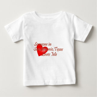 T-shirt Alguém em San Antonio Texas ama-me