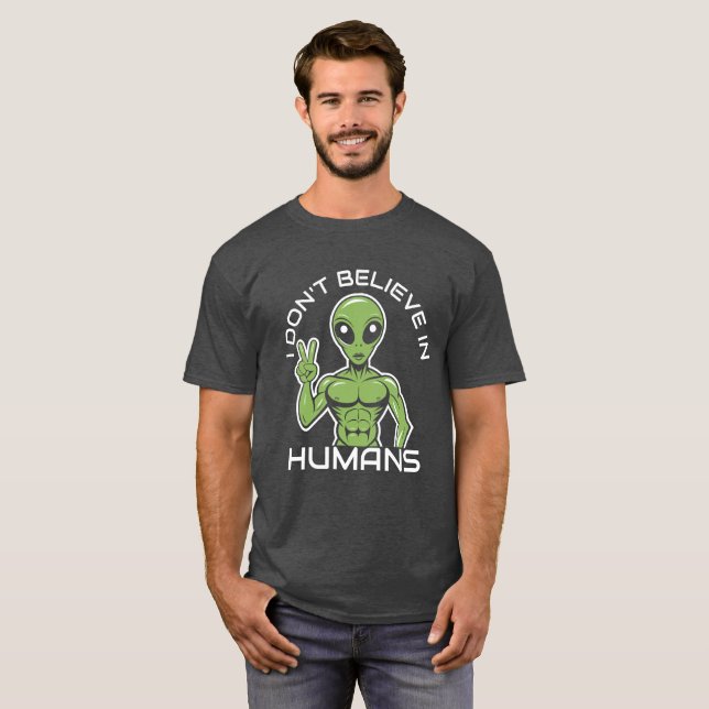 T-Shirt Alienígena Engraçado - "Eu não acredito em (Frente Completa)