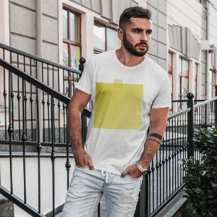T-shirt amarelo dos homens da nota de post-it