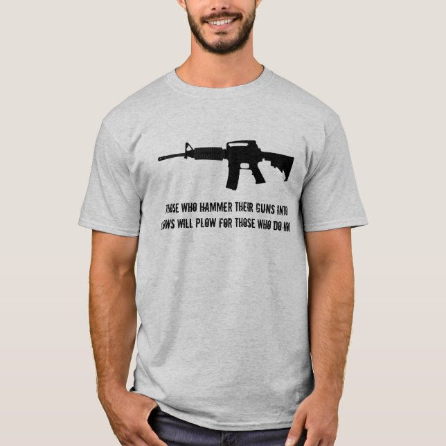 T-shirt Aqueles que martelam suas armas em arados… (Frente)