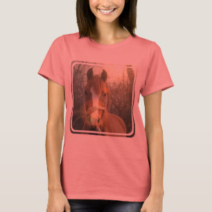 T-shirt árabe das senhoras do cavalo da castanha