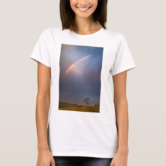 T-shirt Arco-íris e paisagem da árvore (Frente)