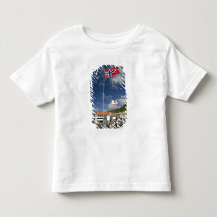 T-shirt Área histórica do porto de Bergen com bandeiras