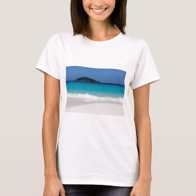 T-shirt Areia branca semelhante e mar azul-turquesa (Frente)
