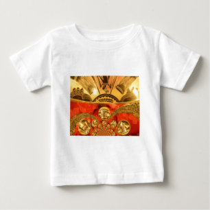 T-shirt Arte Cultural Africana: Design Vermelho Ouro Rico
