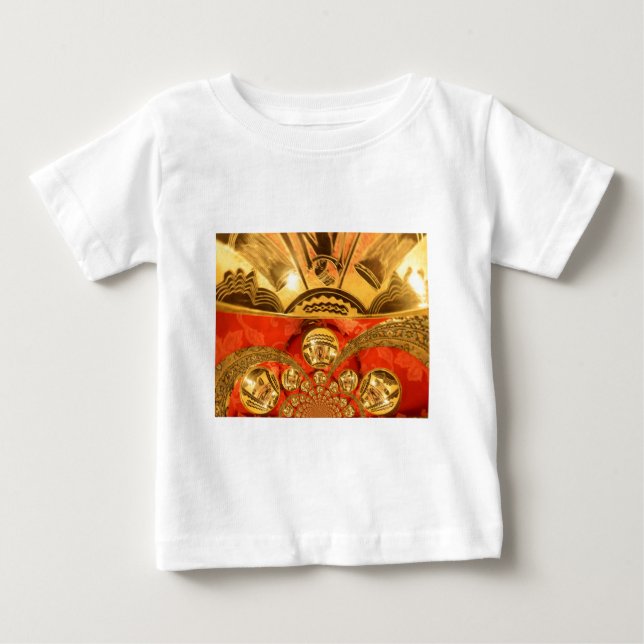 T-shirt Arte Cultural Africana: Design Vermelho Ouro Rico (Frente)