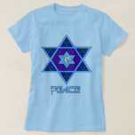 T-shirt Arte da paz de Hanukkah<br><div class="desc">Os azuis de todas as máscaras,  lilac e lavanda em uma forma da flor com uma estrela seis-tomada partido atada são no centro uma grande maneira de comemorar Hanukkah e expressar ao mesmo tempo sua individualidade.</div>