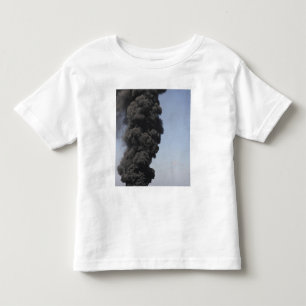 T-shirt As nuvens de fumo escuras e de fogo emergem