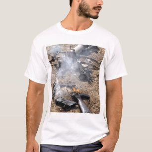 T-shirt As partes das armas inimigas apresentam para