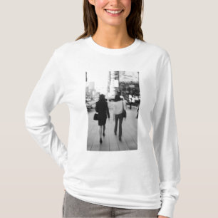 T-shirt Ásia, Japão, Tóquio. Mulheres jovens no Ginza.
