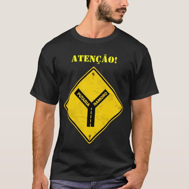 T-shirt Atenção: Putaria - Namoro (Frente)