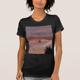 T-shirt Avião Comercial Aterrissando Ao Pôr do Sol