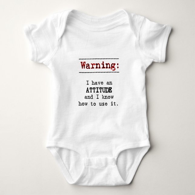 T-shirt Aviso: Eu tenho atitude (Frente)