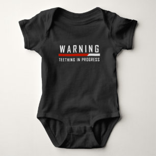 T-shirt Aviso - Teething em andamento - bar do progresso