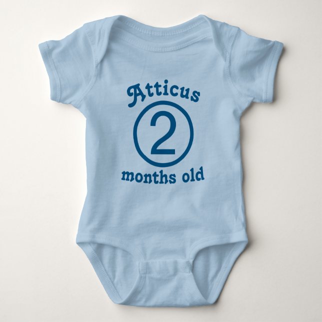 T-shirt Azul Personalizado com Dois Meses (Frente)