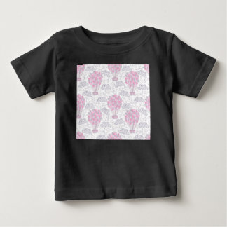 T-shirt Balões de ar quente em arte de berçário rosa