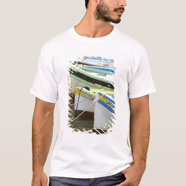 T-shirt Barcos de pesca tradicionais pintados em (Frente)