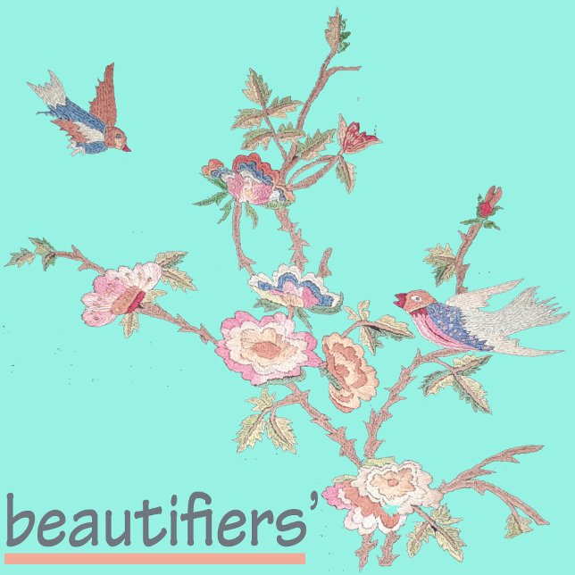 T-shirt básica do pescoço V (Criador carregado)