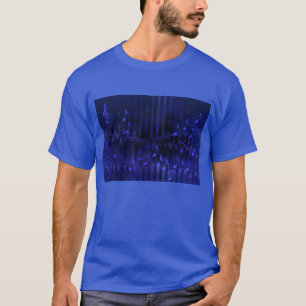 T-shirt básico dos azuis marinhos dos homens -