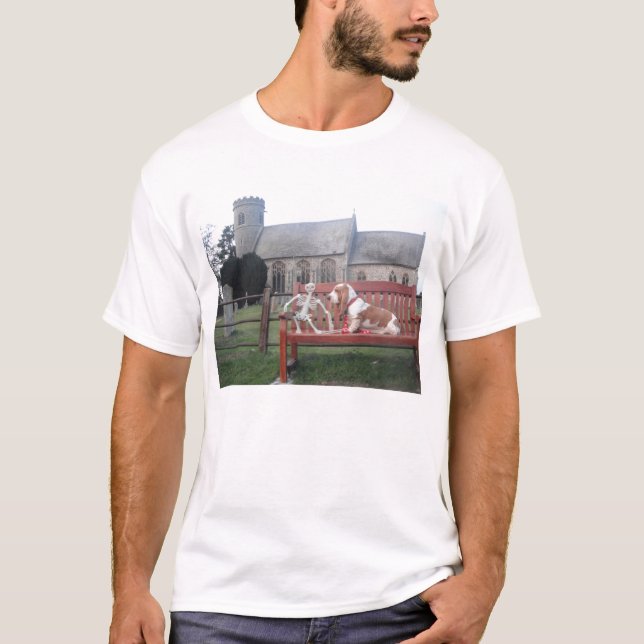 T-Shirt Basset Hound Visitando Mr Bones (Frente)