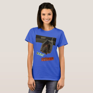 T-shirt Bastão de suspensão o Dia das Bruxas, engraçado