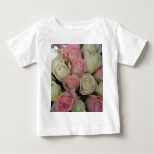 T-shirt Belo Buquê de Flor de Rosas Brancas Rosa