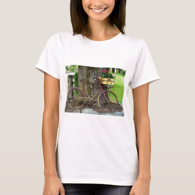 T-shirt Bicicleta antiga velha com cesta da flor (Frente)