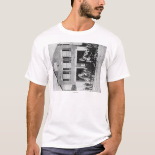 T-shirt Bombeiros com equipamento fora do Firehouse