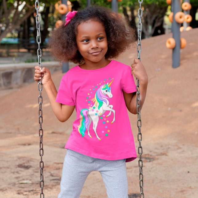 T-shirt Bonito Criação do Rainbow Unicorn Challing Stars (Criador carregado)